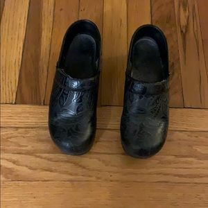 Tooled black Dansko